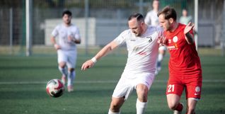 Karim Kretschmer (links) und der TSV Dagersheim verlieren gegen Vaihingen.